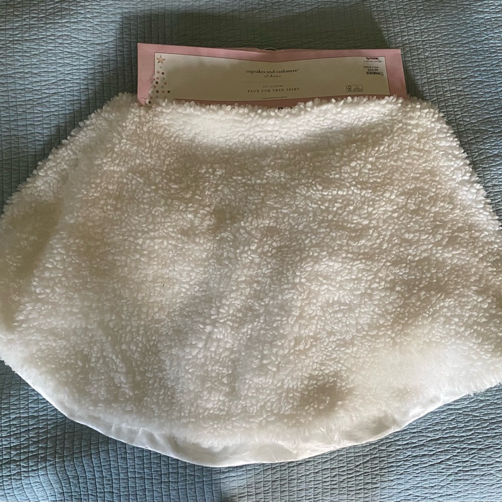 Cupcakes & Cashmere Christmas White Faux Fur Tree Skirt 52”